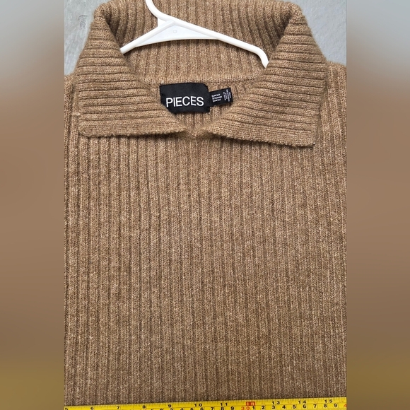 Pieces Tan Cable Knit One Size Layering Collard Sweater Vest - Picture 5 of 8